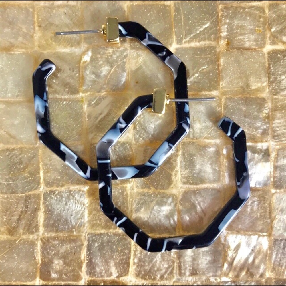 🌴Black & White Octagonal Tortoise Shell Earrings